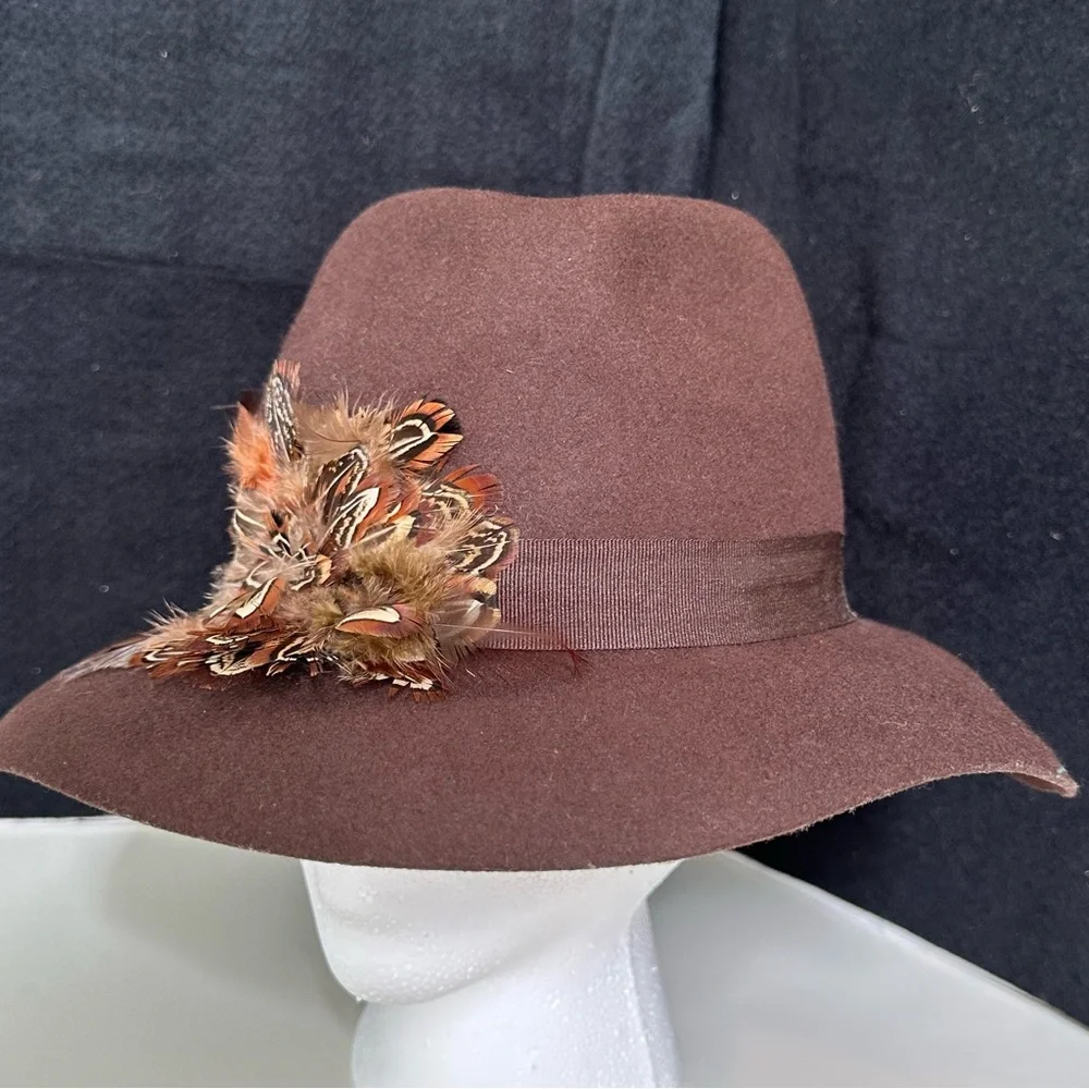 Liz Claiborne Women’s Fedora- Brown Wool Felt With Feather Highlights- NWT